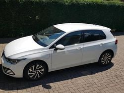 Weiß Gebraucht 2022 VW Golf VIII Style Limousine | 24.000 € (Guter Preis)