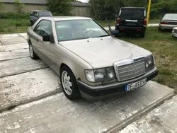 Gold metallic Gebraucht 1989 Mercedes E300 Coupé | 4.985 €