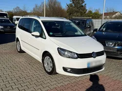 Weiß Gebraucht 2011 VW Touran Highline Van / Kleinbus | 8.500 € (Fairer Preis)
