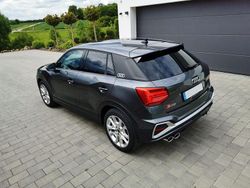 Grau Gebraucht 2024 Audi SQ2 S-Line SUV | 39.990 € (Guter Preis)