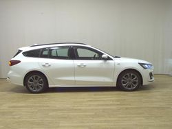 Weiss Gebraucht 2023 Ford Focus ST-Line Kombi | 15.380 € (Guter Preis)