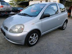 Silber Gebraucht 2001 Toyota Yaris Kleinwagen | 950 € (Fairer Preis)