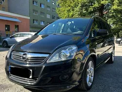 Schwarz Gebraucht 2012 Opel Zafira Family Van / Kleinbus | 8.000 € (Teuer)