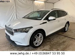 White metallic Gebraucht 2023 Skoda Enyaq iV Loft SUV | 22.990 € (Superpreis)