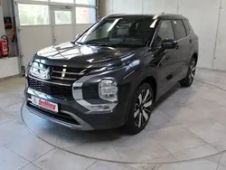 Basaltgrau / pantherschwarz Neu 2025 Mitsubishi Outlander P-HEV Top SUV | 56.900 €