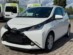Weiß Gebraucht 2014 Toyota Aygo X-play Kleinwagen | 6.700 € (Fairer Preis)
