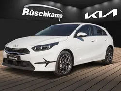 Weiss Neu 2025 Kia Ceed Limousine | 28.480 € (Fairer Preis)