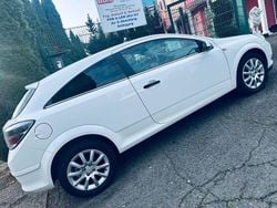 Weiß Gebraucht 2009 Opel Astra GTC Selection | 3.299 € (Guter Preis)