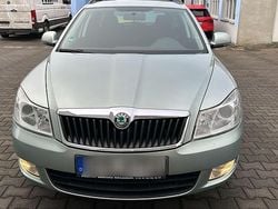 Grün Gebraucht 2011 Skoda Octavia Kombi | 5.250 € (Guter Preis)