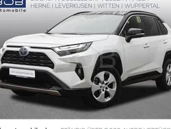 Weiß Gebraucht 2023 Toyota RAV4 Hybrid Style SUV | 41.444 € (Etwas zu teuer)