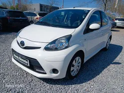 Weiß Gebraucht 2013 Toyota Aygo Cool Kleinwagen | 5.550 € (Fairer Preis)