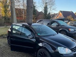 Schwarz Gebraucht 2005 VW Golf V Kleinwagen | 1.800 € (Fairer Preis)