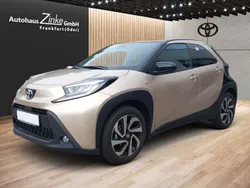 Beige Gebraucht 2023 Toyota Aygo Comfort Kleinwagen | 21.990 €