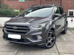 Grau Gebraucht 2017 Ford Kuga ST-Line SUV | 15.500 € (Fairer Preis)
