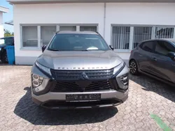 Grau Gebraucht 2023 Mitsubishi Eclipse Cross SUV | 27.900 € (Teuer)