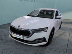 Weiß Gebraucht 2022 Skoda Octavia Style Kombi | 23.486 € (Fairer Preis)
