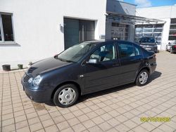 Grau Gebraucht 2004 VW Polo Comfortline Limousine | 2.500 € (Fairer Preis)