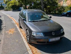 Schwarz Gebraucht 2000 VW Passat Kombi | 2.000 € (Fairer Preis)