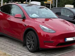 Rot Gebraucht 2022 Tesla Model Y Long Range AWD SUV | 33.000 € (Fairer Preis)