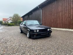 Schwarz Gebraucht 1991 BMW 320 Cabriolet Cabrio | 10.400 €