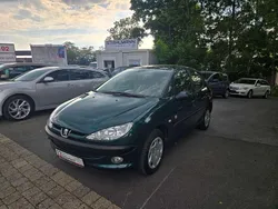 Grün Gebraucht 1999 Peugeot 206 Style Kleinwagen | 2.850 €