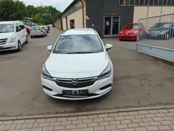 Weiß Gebraucht 2016 Opel Astra Edition Kombi | 4.999 €