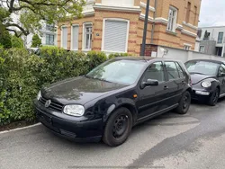 Schwarz Gebraucht 2003 VW Golf IV Limousine | 1.600 € (Fairer Preis)