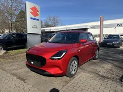 Rot Neu 2025 Suzuki Swift Club Limousine | 18.980 €