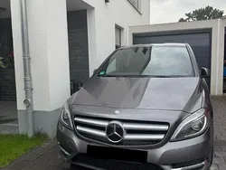 Grau Gebraucht 2014 Mercedes B180 Van / Kleinbus | 8.000 € (Guter Preis)