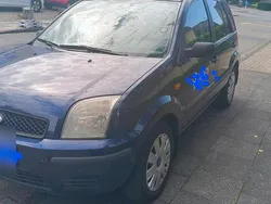 Blau Gebraucht 2004 Ford Fusion Van / Kleinbus | 3.600 €