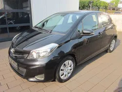 Schwarz Gebraucht 2013 Toyota Yaris Cool Limousine | 6.666 € (Fairer Preis)