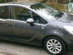 Grau Gebraucht 2012 Opel Meriva Van / Kleinbus | 5.800 € (Fairer Preis)