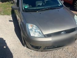 Grau Gebraucht 2004 Ford Fiesta Kleinwagen | 700 € (Guter Preis)