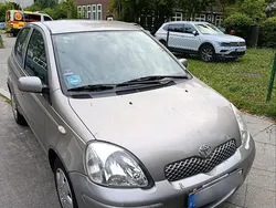 Grau Gebraucht 2004 Toyota Yaris Kleinwagen | 3.200 € (Etwas zu teuer)