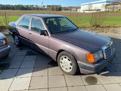 Blau Gebraucht 1992 Mercedes E230 Limousine | 4.990 €