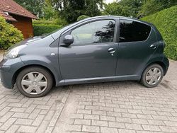 Grau Gebraucht 2011 Toyota Aygo Kleinwagen | 3.500 € (Fairer Preis)