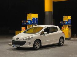 Weiß Gebraucht 2011 Peugeot 308 Limousine | 2.900 € (Fairer Preis)