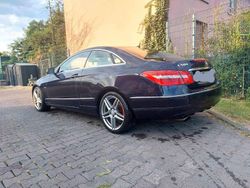 Blau Gebraucht 2010 Mercedes E250 Elegance Coupé | 10.150 € (Fairer Preis)