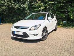 Weiß Gebraucht 2011 Hyundai i30 Edition+ Kombi | 3.299 € (Fairer Preis)