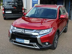 Rot Gebraucht 2020 Mitsubishi Outlander Diamant Edition SUV | 19.900 € (Etwas zu teuer)