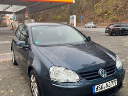 Blau Gebraucht 2005 VW Golf IV Comfortline Limousine | 2.700 € (Etwas zu teuer)