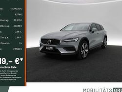 Grau Gebraucht 2023 Volvo V60 CC Plus Kombi | 41.390 € (Etwas zu teuer)