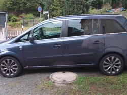 Blau Gebraucht 2010 Opel Zafira Edition Van / Kleinbus | 1.850 € (Superpreis)