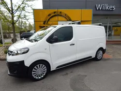 Arktis weiss Gebraucht 2020 Opel Vivaro Edition Van | 14.990 € (Guter Preis)