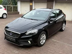 Schwarz Gebraucht 2014 Volvo V40 CC You! Kombi | 12.800 € (Etwas zu teuer)