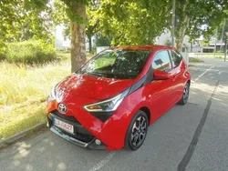 Rot Gebraucht 2019 Toyota Aygo X-play Kleinwagen | 8.950 € (Fairer Preis)
