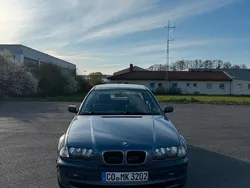 Blau Gebraucht 2000 BMW 318 Limousine | 2.100 €