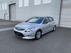 Silber Gebraucht 2011 Hyundai i30 Edition Limousine | 5.500 € (Etwas zu teuer)