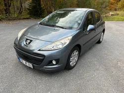 Silber Gebraucht 2011 Peugeot 207 Kleinwagen | 4.200 €