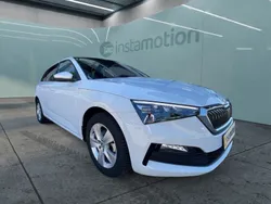 Weiß Gebraucht 2023 Skoda Scala Style Kleinwagen | 24.290 € (Fairer Preis)